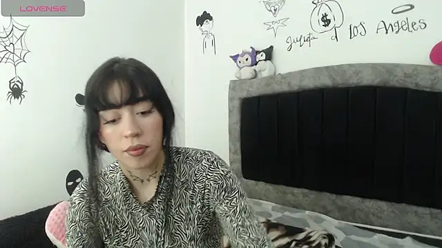 Julieta De Los Angeles online show from March 2, 2026, 9:00 pm