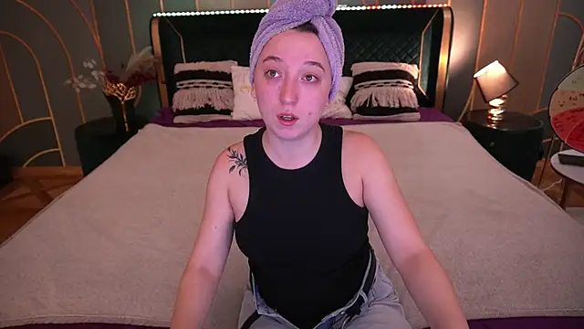 MonAmourrrR online show from September 25, 2025, 5:46 am