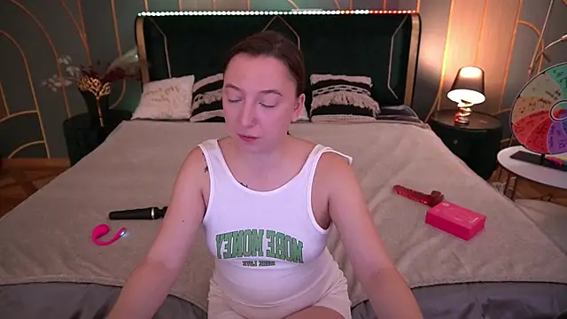 MonAmourrrR online show from October 2, 2025, 6:39 am