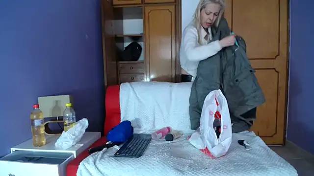 Snapshot of sophia_ny chatting on February 18, 2026, 12:56 pm sophia ny online show from February 18, 2026, 12:56 pm