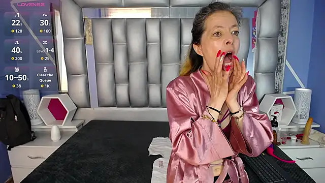 Snapshot of sophia_ny chatting on September 20, 2025, 2:00 pm sophia ny online show from September 20, 2025, 2:00 pm