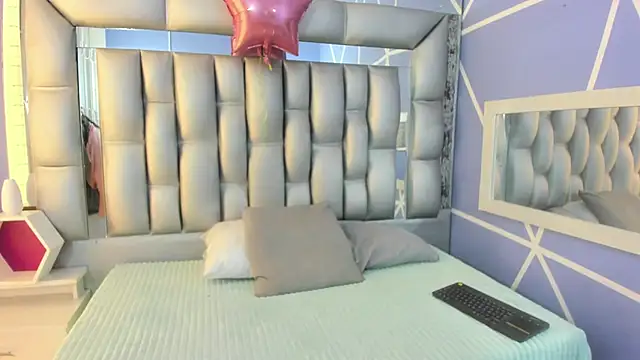 sophia ny online show from November 26, 2025, 1:44 pm