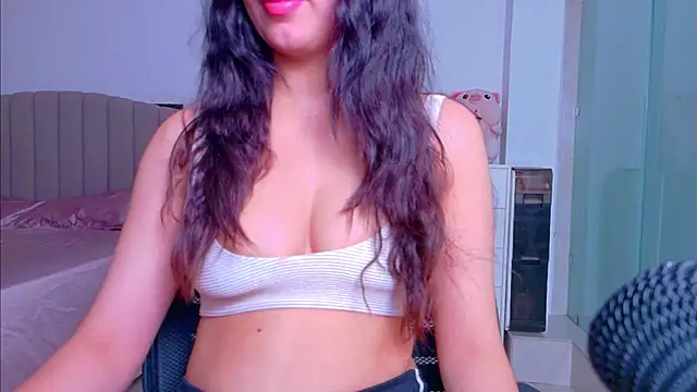 Snapshot of Aashika-Kaur chatting on October 3, 2025, 4:25 am Aashika-Kaur online show from October 3, 2025, 4:25 am