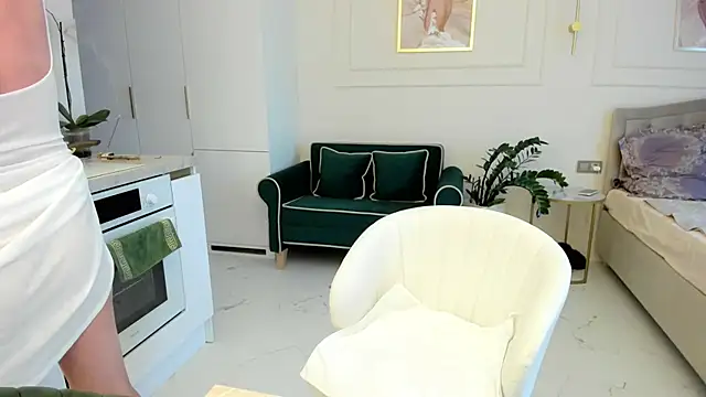 Jolie Ozolla online show from October 15, 2025, 12:57 pm