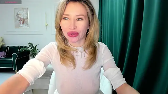 Jolie Ozolla online show from February 18, 2025, 1:33 pm