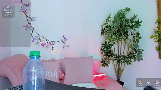 Snapshot of BarbaraKnox_ chatting on October 21, 2025, 11:59 pm BarbaraKnox  online show from October 21, 2025, 11:59 pm