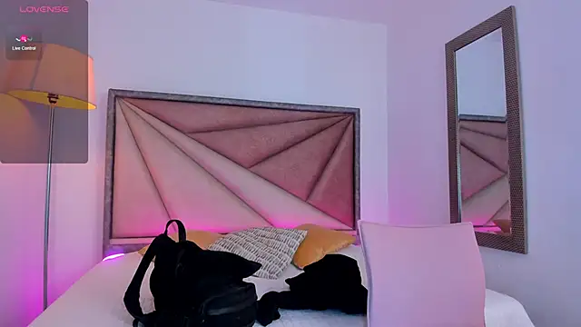 Snapshot of BarbaraKnox_ chatting on October 19, 2025, 12:13 am BarbaraKnox  online show from October 19, 2025, 12:13 am