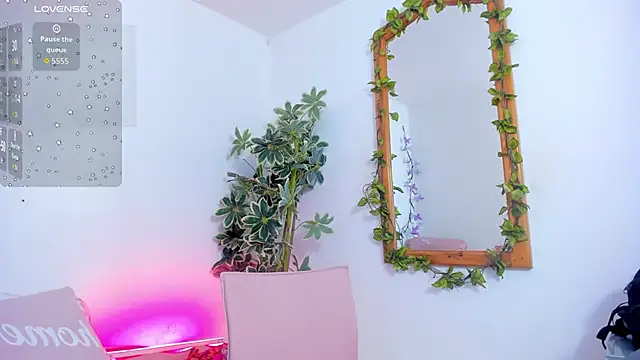 Snapshot of BarbaraKnox_ chatting on October 9, 2025, 12:00 am BarbaraKnox  online show from October 9, 2025, 12:00 am