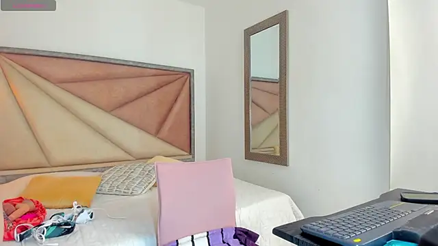 Snapshot of BarbaraKnox_ chatting on September 14, 2025, 11:49 pm BarbaraKnox  online show from September 14, 2025, 11:49 pm