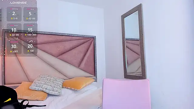 Snapshot of BarbaraKnox_ chatting on October 7, 2025, 12:33 am BarbaraKnox  online show from October 7, 2025, 12:33 am