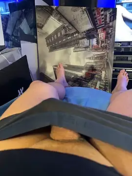 Snapshot of MatthewEmme chatting on February 21, 2026, 12:01 am MatthewEmme online show from February 21, 2026, 12:01 am