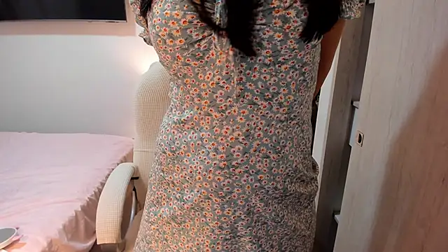 misstoya online show from October 5, 2025, 1:40 am