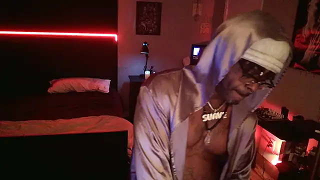 Snapshot of therealsuave chatting on February 16, 2025, 12:21 pm therealsuave online show from February 16, 2025, 12:21 pm