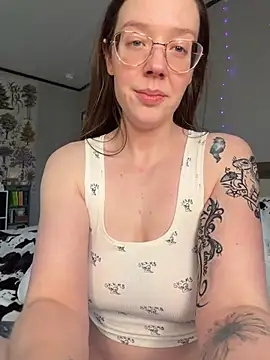 Snapshot of Sweetdee222x chatting on February 25, 2026, 11:15 pm Sweetdee222x online show from February 25, 2026, 11:15 pm