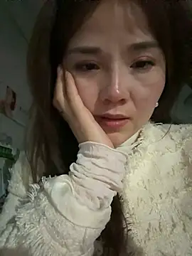 Efangfang online show from February 24, 2025, 4:47 pm