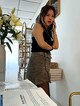 Efangfang online show from December 17, 2025, 7:57 am