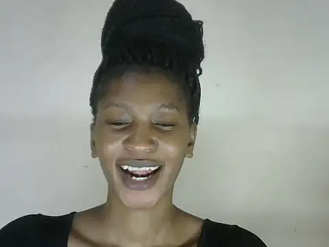 Pretty-emmie online show from October 5, 2025, 4:42 pm