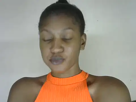 Pretty-emmie online show from September 16, 2025, 3:46 pm