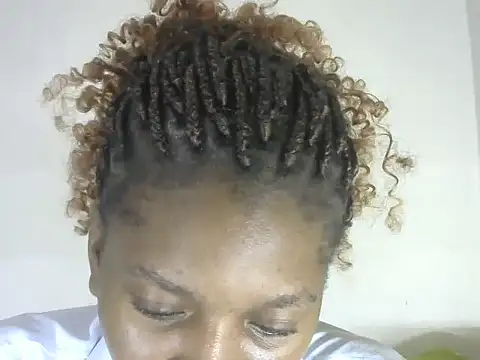 Pretty-emmie online show from October 12, 2025, 4:19 pm