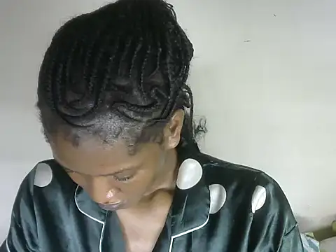 Pretty-emmie online show from November 2, 2025, 11:04 am