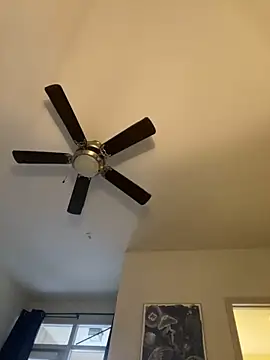 Snapshot of goldbuni chatting on December 18, 2024, 1:34 pm goldbuni online show from December 18, 2024, 1:34 pm