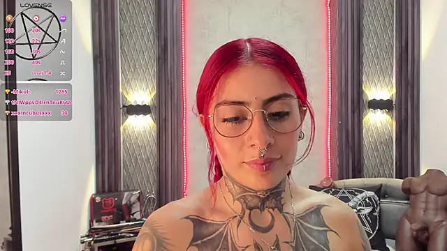 selene red  online show from February 20, 2025, 6:46 pm