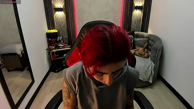 selene red  online show from February 28, 2025, 12:52 pm
