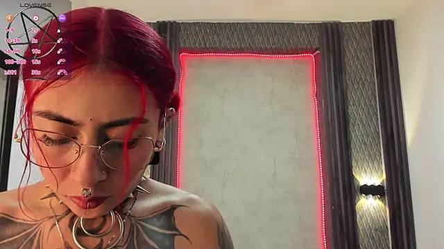 selene red  online show from February 17, 2025, 7:23 pm