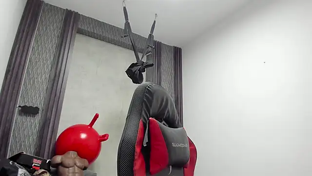 Snapshot of selene_red_ chatting on February 18, 2026, 12:30 am selene red online show from February 18, 2026, 12:30 am