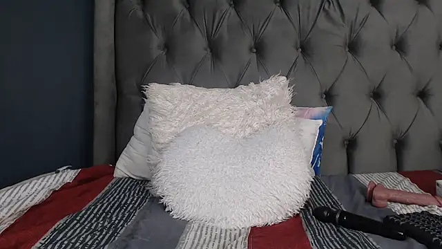 LOYAL SASHA online show from December 22, 2025, 11:05 pm