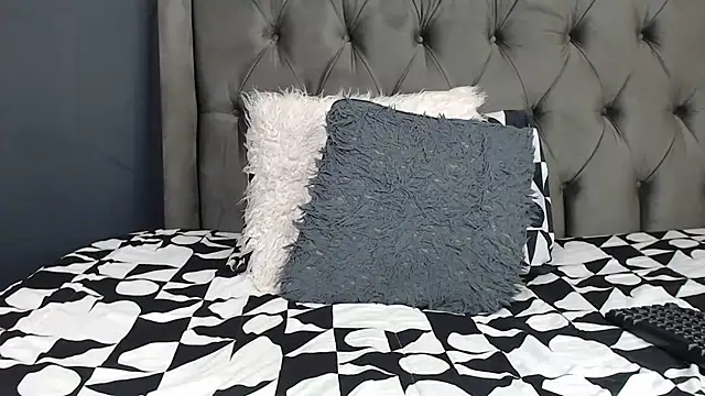 Snapshot of LOYAL_SASHA chatting on October 12, 2025, 11:11 am LOYAL SASHA online show from October 12, 2025, 11:11 am