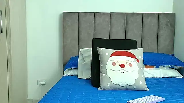 karina lewis  online show from December 18, 2025, 4:06 am