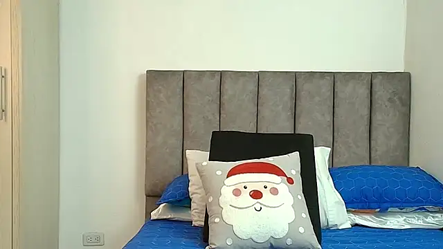 karina lewis  online show from December 19, 2025, 5:32 am