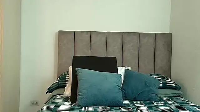 karina lewis  online show from February 28, 2026, 4:23 am