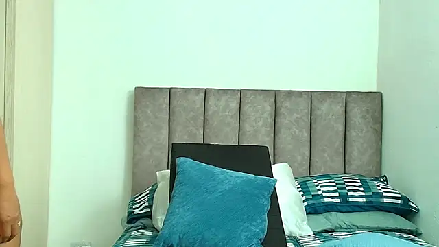 karina lewis  online show from March 14, 2026, 3:56 am