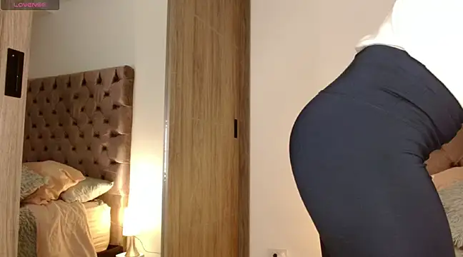 Snapshot of Roussmariehenao chatting on March 9, 2025, 3:32 am Roussmariehenao online show from March 9, 2025, 3:32 am