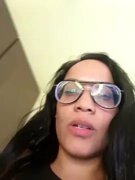 Snapshot of Roussmariehenao chatting on February 21, 2025, 1:33 pm Roussmariehenao online show from February 21, 2025, 1:33 pm