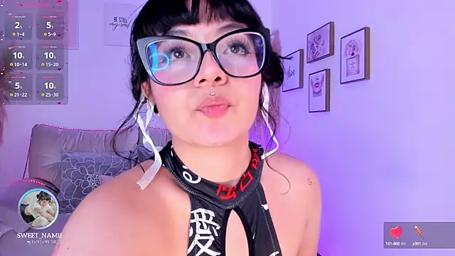 Snapshot of Sweet_Namii chatting on October 1, 2025, 10:35 pm Sweet Namii online show from October 1, 2025, 10:35 pm