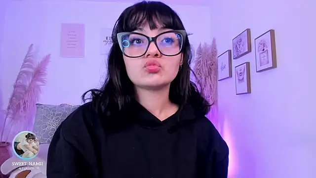 Snapshot of Sweet_Namii chatting on September 29, 2025, 8:03 pm Sweet Namii online show from September 29, 2025, 8:03 pm