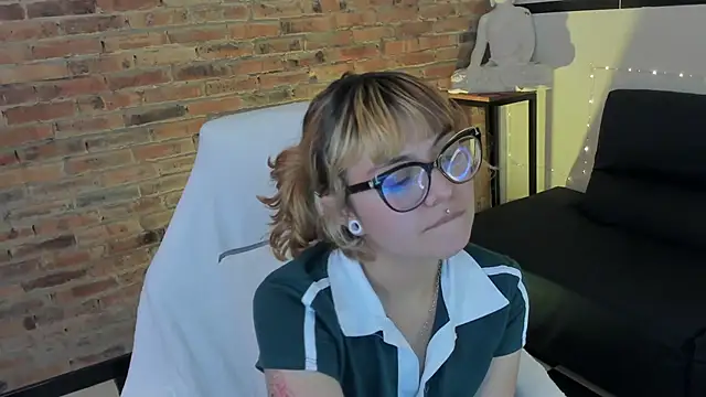 Sweet Namii online show from February 24, 2025, 3:44 am