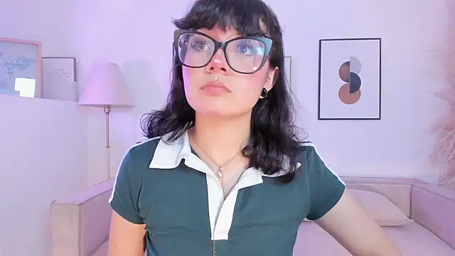 Snapshot of Sweet_Namii chatting on October 20, 2025, 8:20 pm Sweet Namii online show from October 20, 2025, 8:20 pm