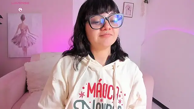 Snapshot of Sweet_Namii chatting on September 20, 2025, 11:59 am Sweet Namii online show from September 20, 2025, 11:59 am