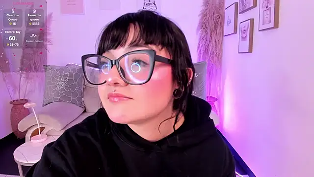 Snapshot of Sweet_Namii chatting on September 27, 2025, 7:31 pm Sweet Namii online show from September 27, 2025, 7:31 pm