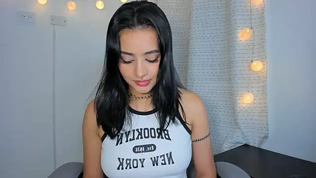 julia strauns online show from December 14, 2024, 6:56 am