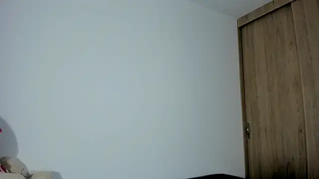 julia strauns online show from September 24, 2025, 4:52 am