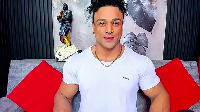 MikeEstevess online show from November 1, 2025, 9:47 am