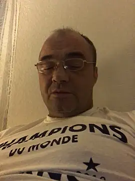 Lauris357 online show from September 17, 2025, 6:43 pm
