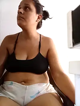 Snapshot of Andreita_95 chatting on November 18, 2025, 2:53 pm Andreita 95 online show from November 18, 2025, 2:53 pm