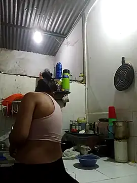 Snapshot of Andreita_95 chatting on January 13, 2026, 11:52 pm Andreita 95 online show from January 13, 2026, 11:52 pm