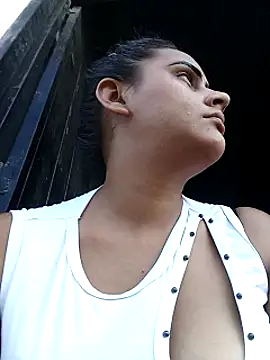 Snapshot of Andreita_95 chatting on November 1, 2025, 9:30 pm Andreita 95 online show from November 1, 2025, 9:30 pm